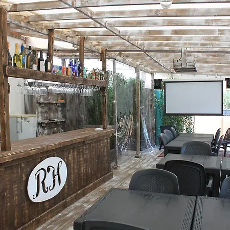 Konukevi The House 3*